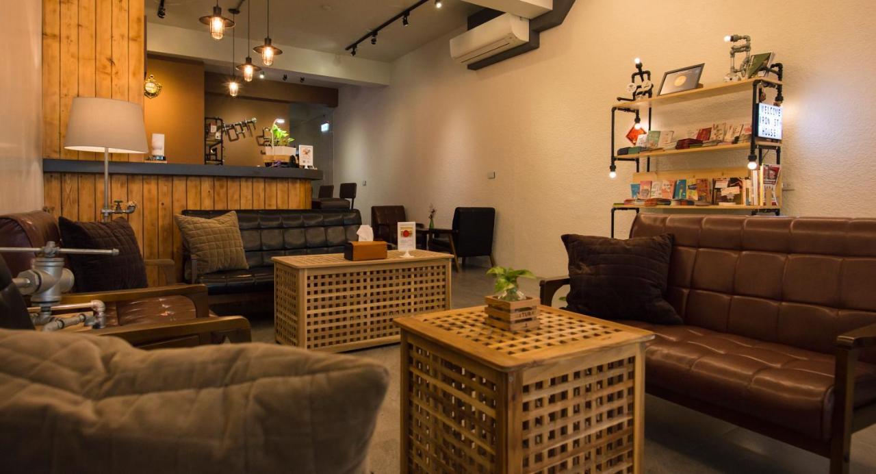 Iron St. House Apartment ไถหนาน ภายนอก รูปภาพ